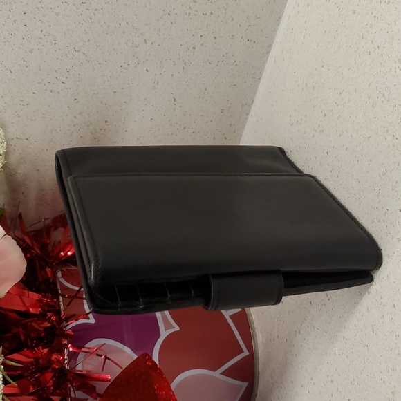 Mens GUCCI leather wallet - Picture 2 of 9